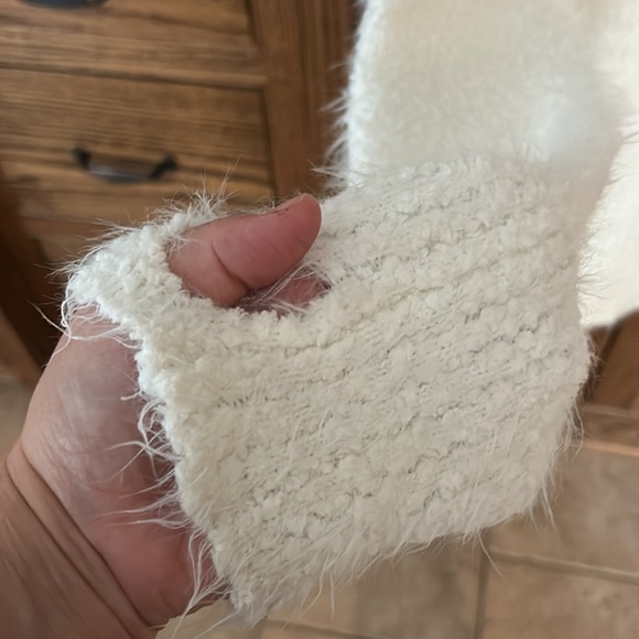 Cozy White Turtleneck Sweater - Picture 4 of 5